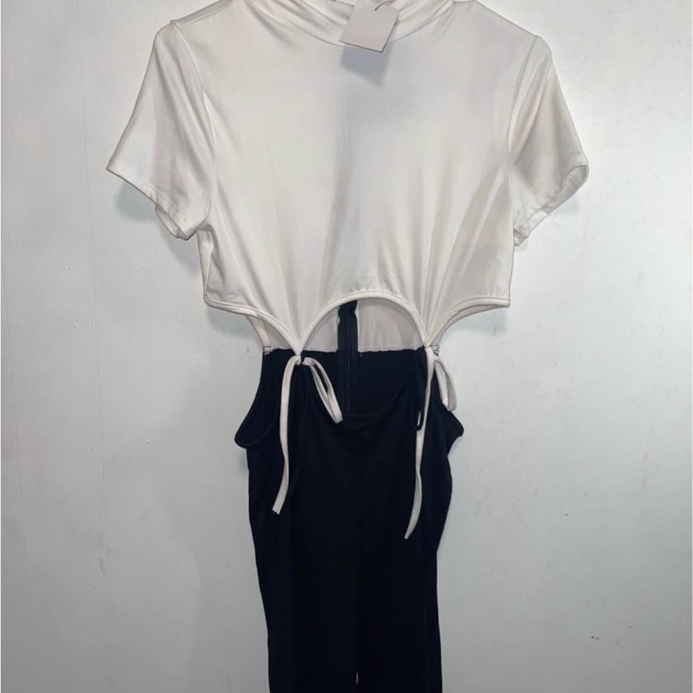 White Tie-Front Crop Top 1 piece Black and white short Set